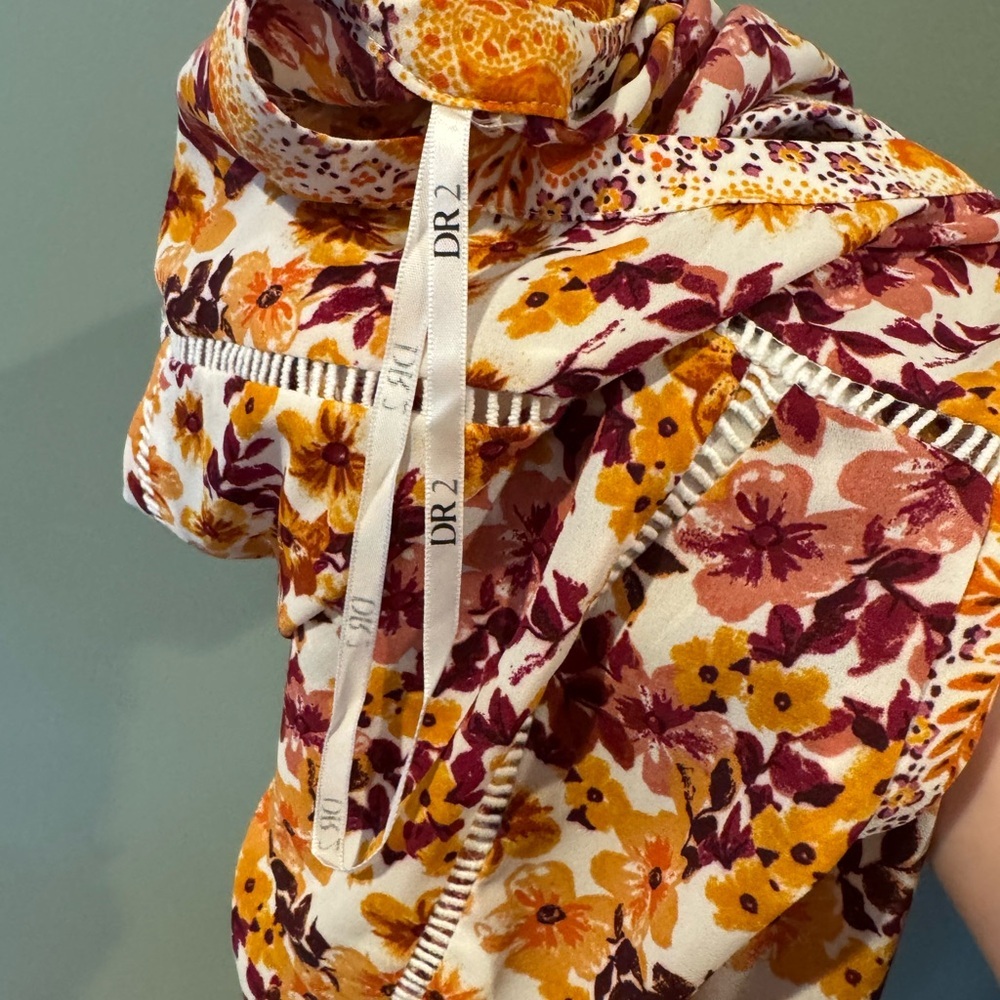 DR2 Floral Blouse with Lace Detail - Picture 13 of 13